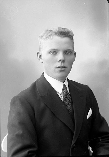 Enligt fotografens journal nr 6 1930-1943: "Johansson, John Anexet, Här".