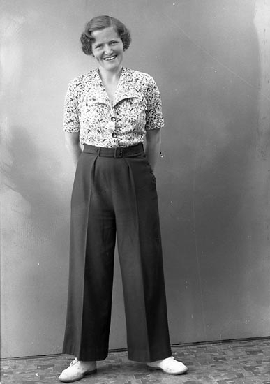 Enligt fotografens journal nr 6 1930-1943: "Höglund, Fru Doktorinnan Stockh".