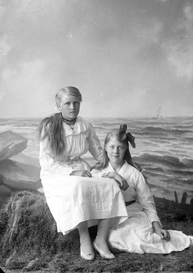 Enligt fotografens journal nr 4 1918-1922: "Hermansson, Signe Groland, Spekeröd".