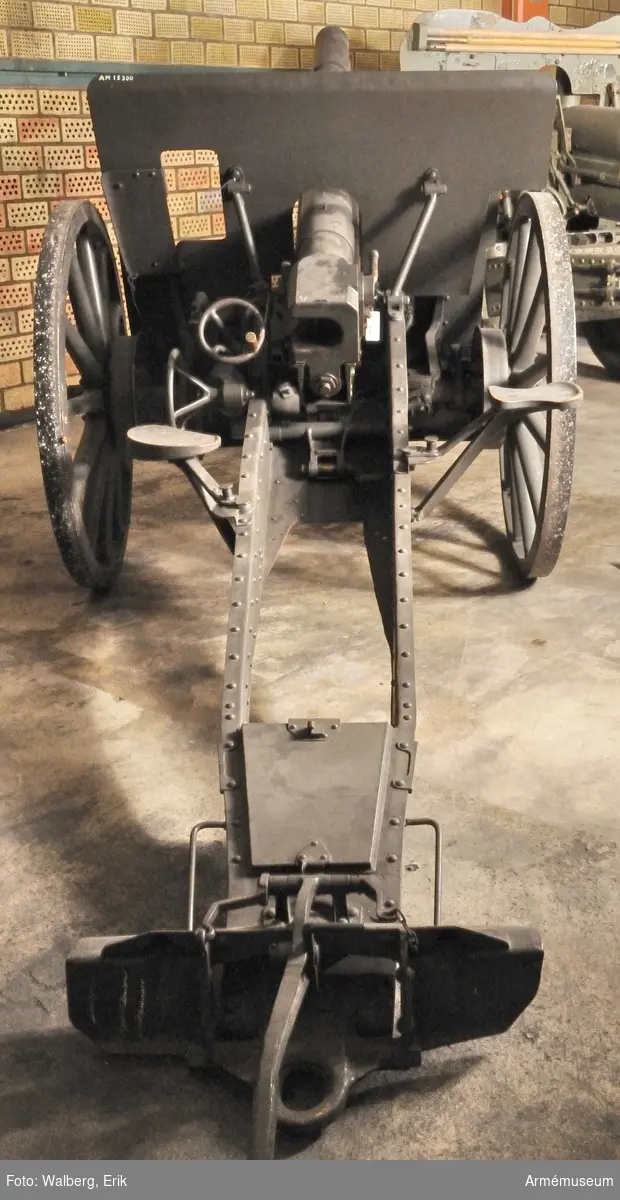 Grupp F I. 
Eldrör till 7 cm kanon m/1902-33. Låsningen är spräckt. Mekanismen är m/1902 med förändrat handtag.
