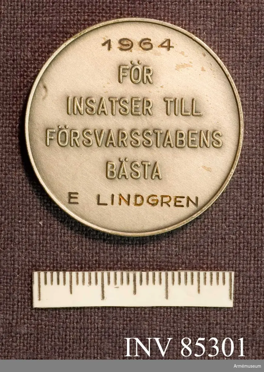 Grupp M II.
För insatser till Försvarsstabens bästa. Tilldelad E. Lindgren 1964 (ej utdelad). Silver, (ej avsedd att bäras).