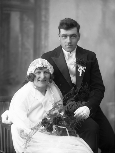 Brudpar hos fotografen i mars 1930