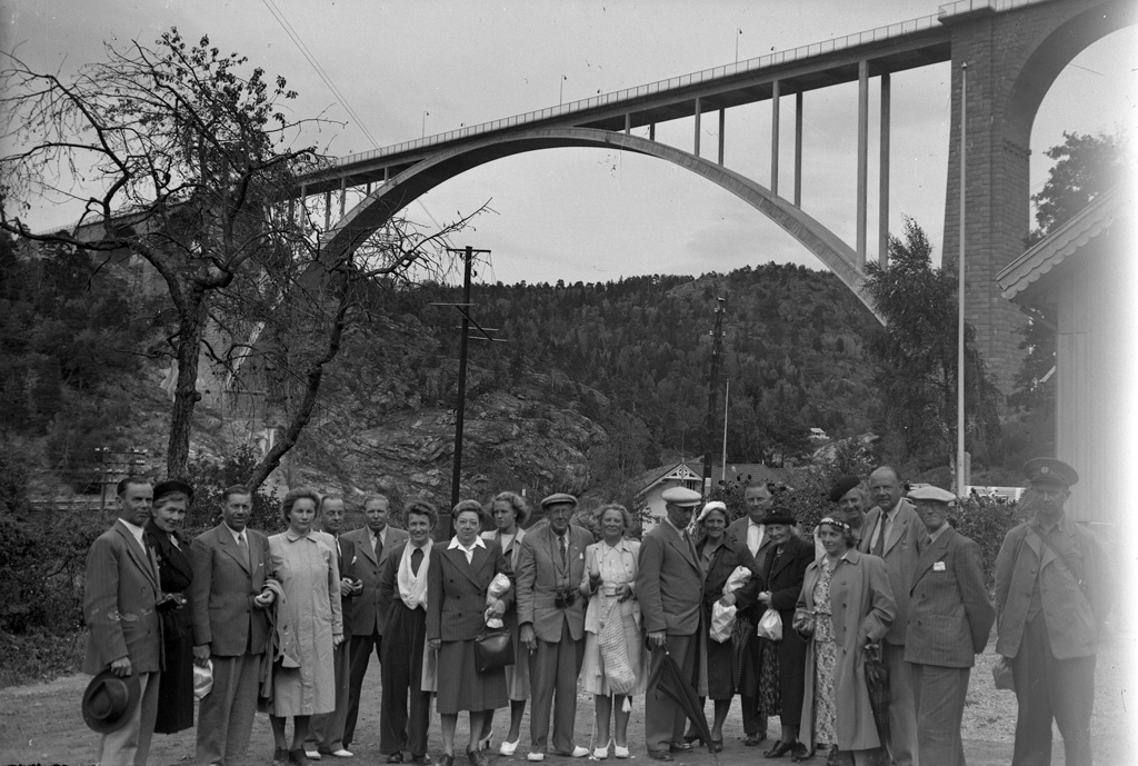 Text till bilden: "Hällekind 1947. Bilden är troligen tagen vid Svinesundsbron".