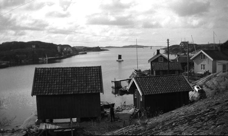 Vy med Kyrkesund i bakgrunden, cirka 1910 - 1920.