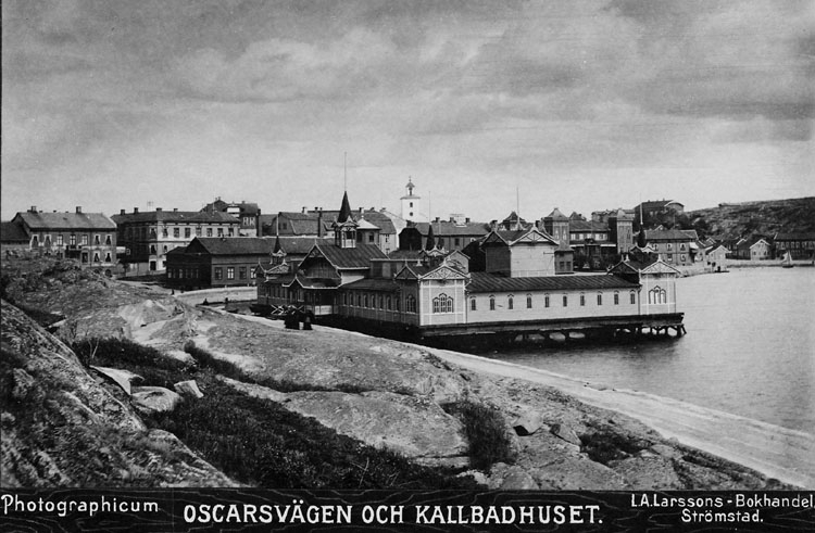 Handskriven text p&aring; bildens baksida: 