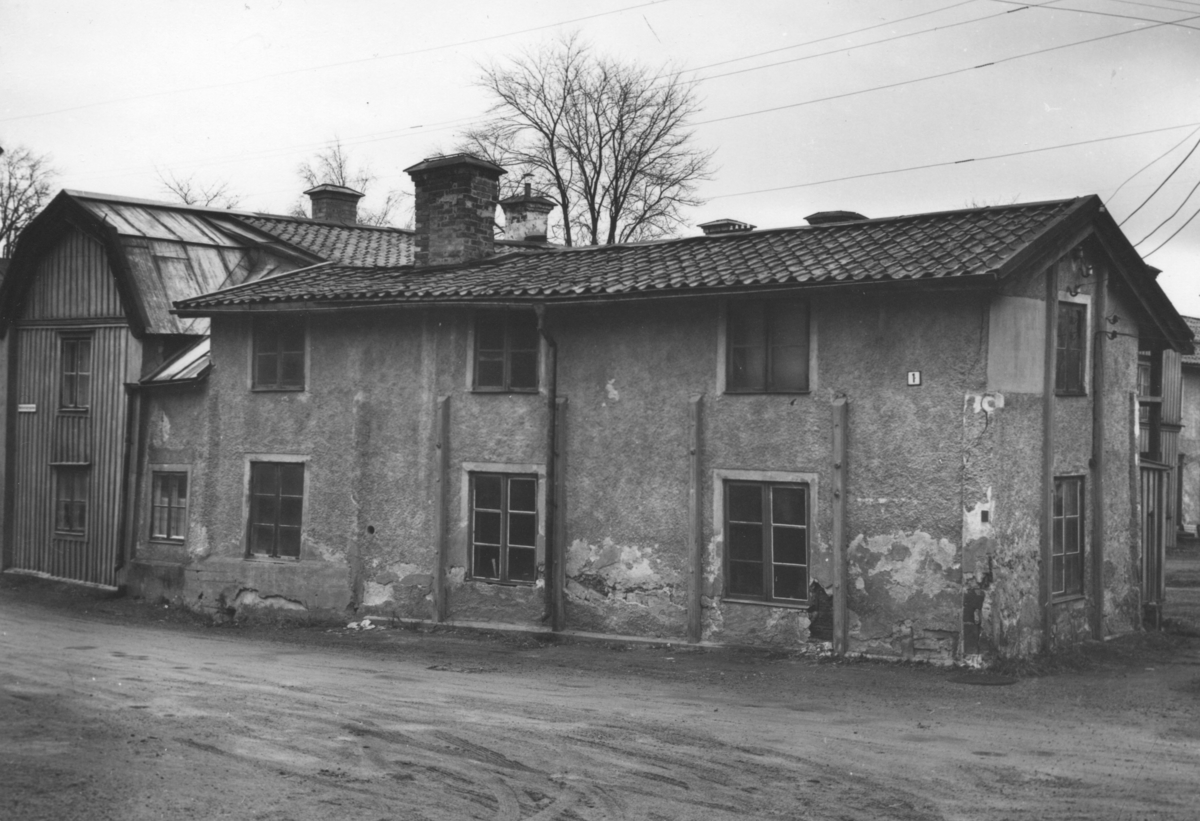 Enköping, Munksundet, kvarteret Garvaren nr 1, gamla garvargården mot söder från Hantverkaregatan