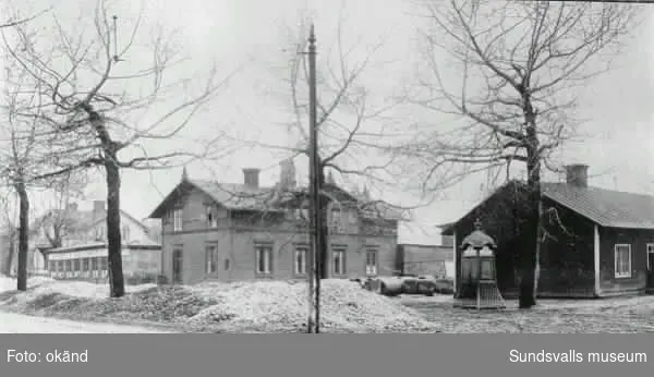 Troligen område som sanerades när Centralstationen tillkom. Vedaffär och ransoneringskort från första världskriget. På skylten, bild nr 5, står AB Modell o Möbelkompaniet.