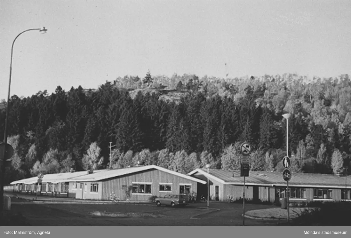 Personalen började 18 augusti 1975 och förskolan togs i bruk 1 oktober. Fram till 1994 kallades förskolan Bifrosts daghem eftersom man också hade annan verksamhet än förskola. 1994 blev det renodlad förskoleverksamhet.