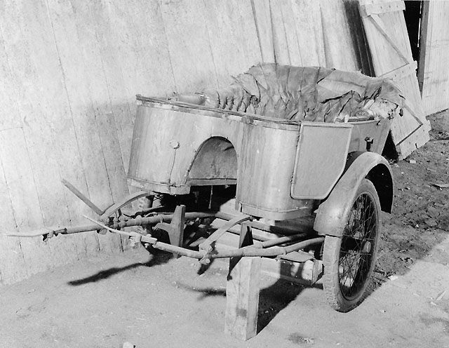 Släpvagn (för två passagerare) till motorcykel (1920 års modell).
