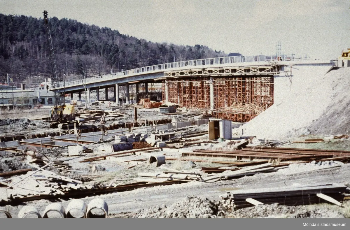 Lackarebäcksmotet under uppbyggnad. Mölndal, 1970-tal.
