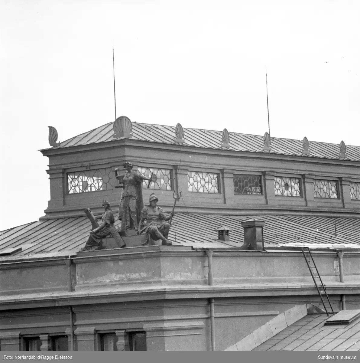 Stora torget och omkringliggande byggnader fotograferade från en balkong på Hirschska huset.