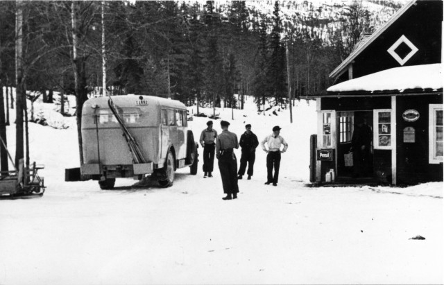 Linjerna Ånge - Röjan - Fjällnäs. Rast, Långå, 1939. Foto: Per
Nilsson-Tannér, Tandsbyn.