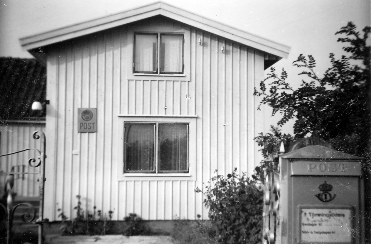 Poststationen Algutsrum, exteriörbild sommaren 1954.