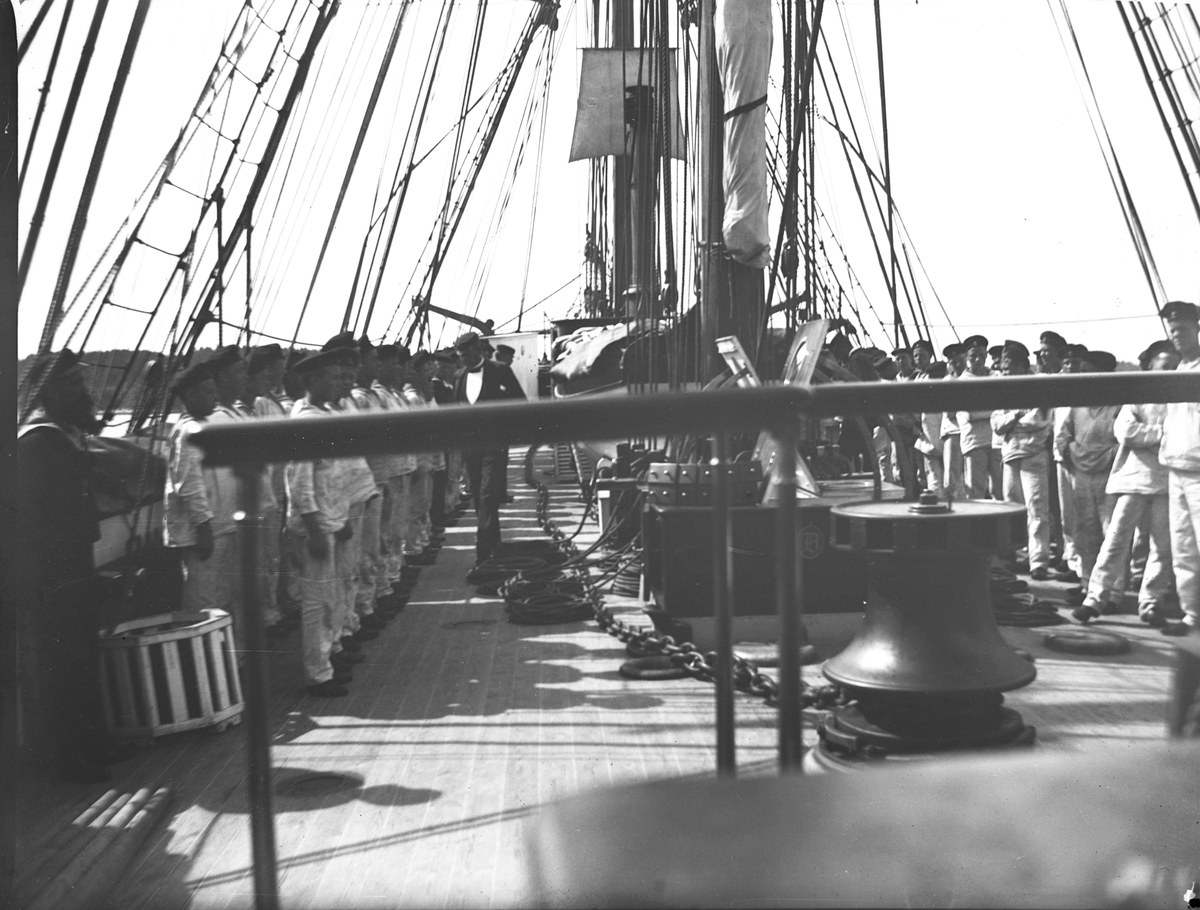 Skeppsgossar ombord Briggen Falken