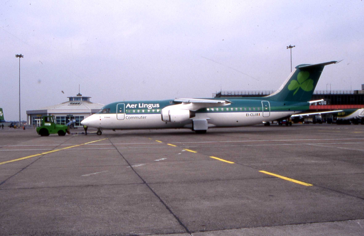 Ett fly på bakken, BAe 146-300 EI-CLJ "St.Senan"  Fra Aer Lingus