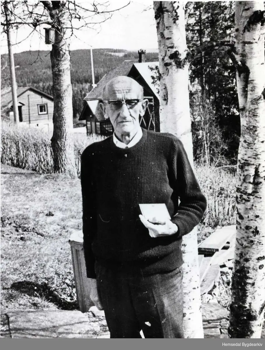Iver T. Svare,fødd 1902, meieristyrar i Hemsedal. 

