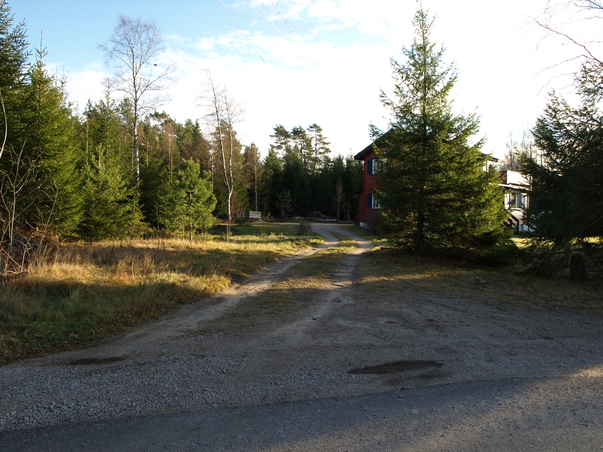 Ved tidligere liggesletten Tatersvingen finnes et bolighus. Foto: Bodil Andersson, Østfoldmuseene/Halden historiske Samlinger.