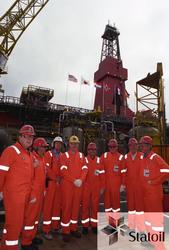 Et knippe gjester er samlet på Statfjord C i forbindelse med