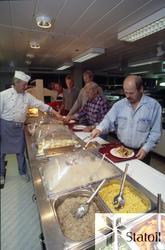 Matservering i kantinen på Statfjord C.