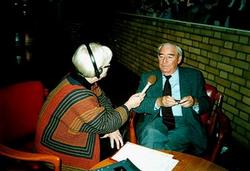 Portrett av politiker Jo Benkow som blir intervjuet om sitt 