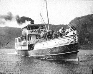 En samling bilder fra Telemark o. a. st. Bl. a. Seljord dyrsku, telemarksbåtene, mennesker, turistliv, Gråtenmoen ekserserplass, Dyrsku Dalen 1906 m. v.