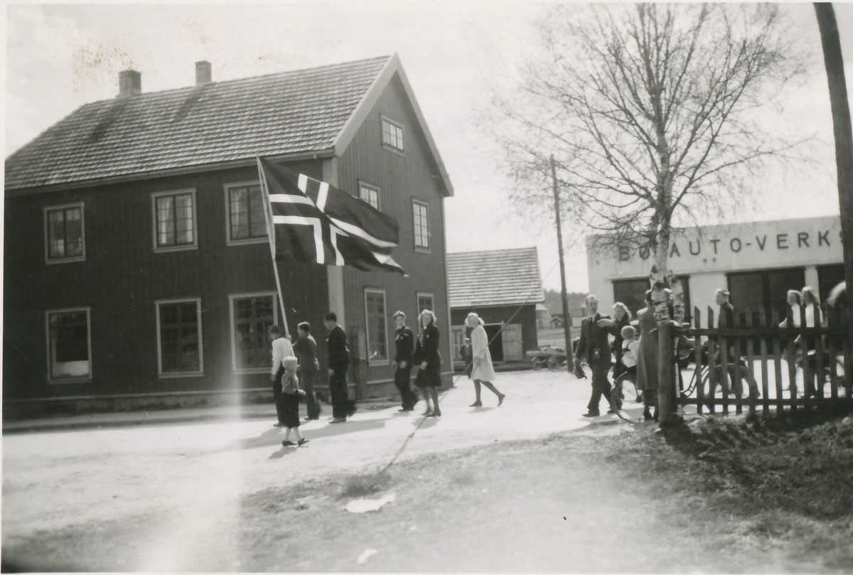 Feiring av frigjøringen, Bø 8. mai 1945
Frigjering i Bøgata, 8. mai 1945