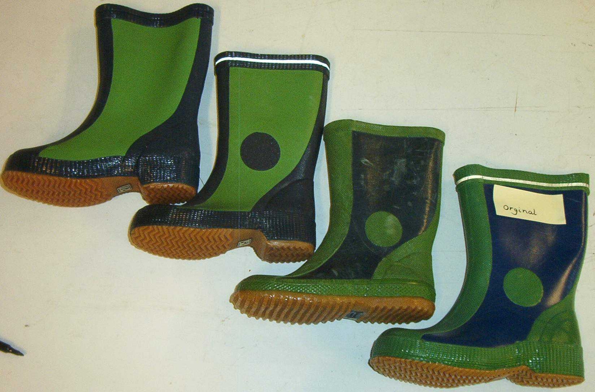 21 gummistøvler + 2 barnetøfler

På bildet står de originale Viking-modellen til til høyre og etterligningene til venstre.