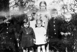 Begravelse, ukjent hvem sin? Bak fra venstre: Johan Eliassen