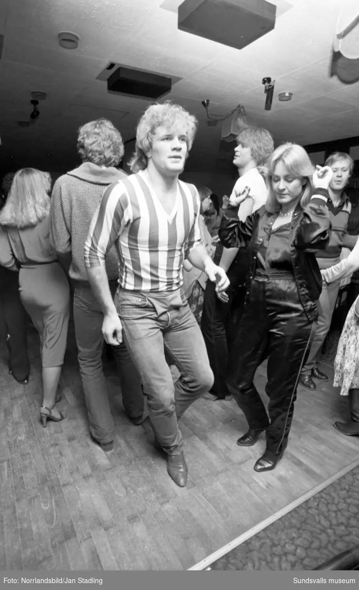Frank Andersson disco show på Club Privé i Sundsvall. Fotograferat för Veckorevyn.
