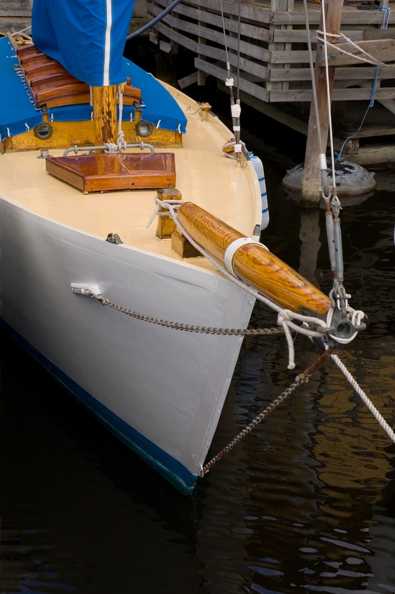 SIF, segelbåt från 1903. Byggd prins Gustaf Adolf vid Tullgarns slott. Färdigställd av Oscar Kjellberg, båtbyggare från Trosa. Även Carl Smith, (som bodde i Trosa) arbetade med jakten. Tidskriften Segling 1911.
