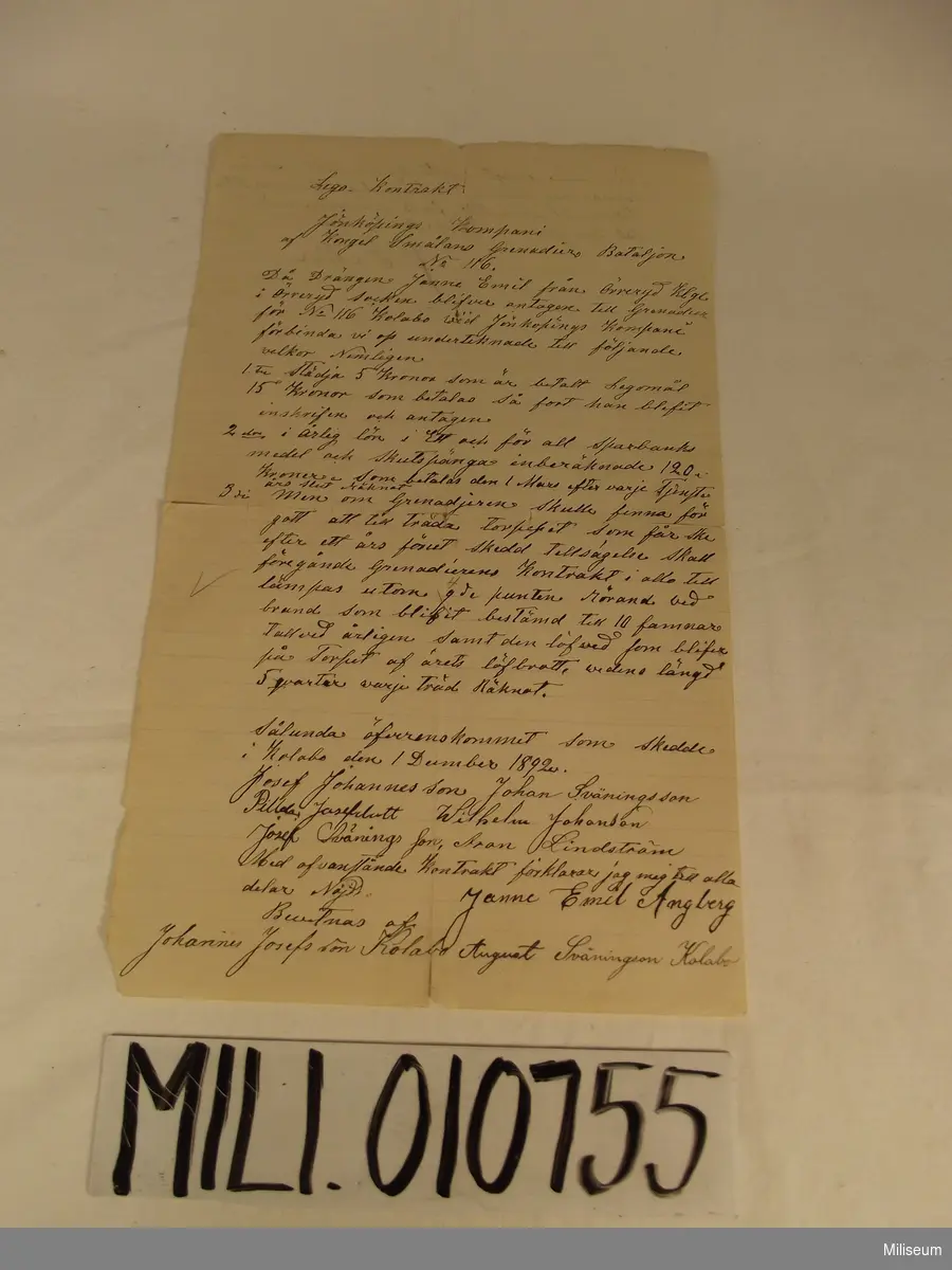 Soldatkontrakt skrivet på tunnt papper.
