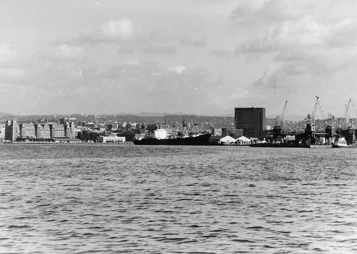 norgesbilder, Oslo havn, bybilde, vann, båter, bygninger
