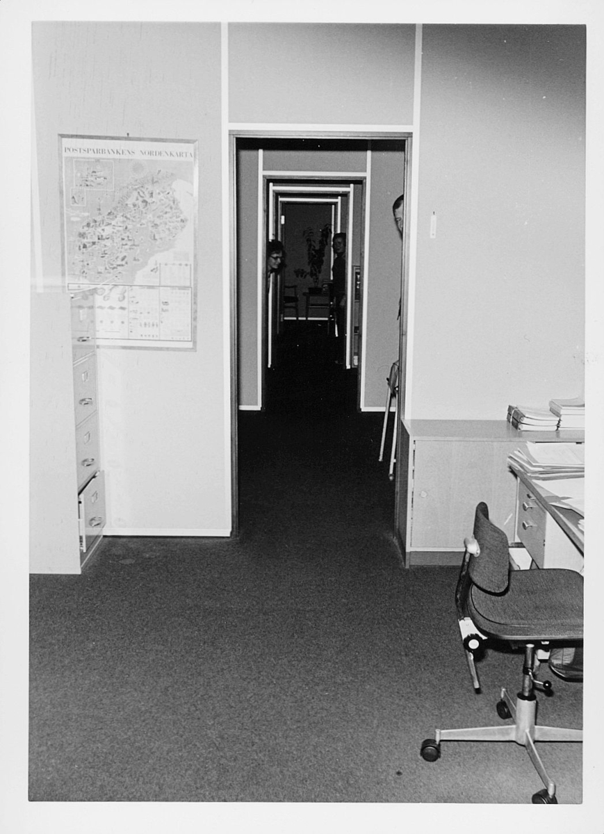 postsparebanken, Akersgata 68, Oslo, 25-års jubileum, 1975, interiør, lang korridor