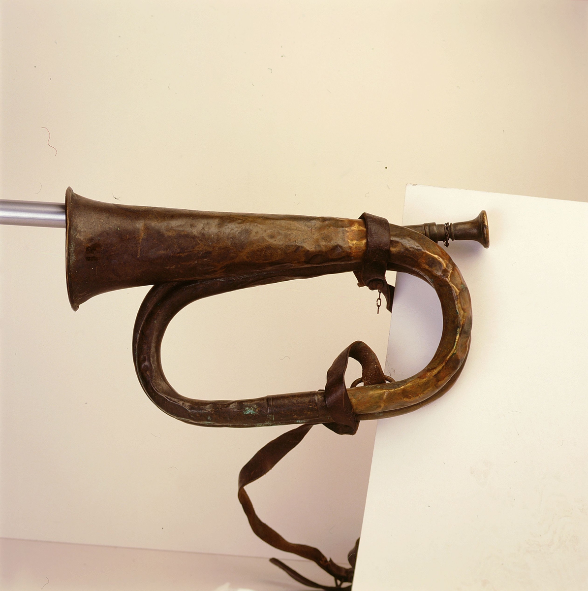postmuseet, gjenstander, posthorn fotografert til posthornplakaten, trompettype med rem