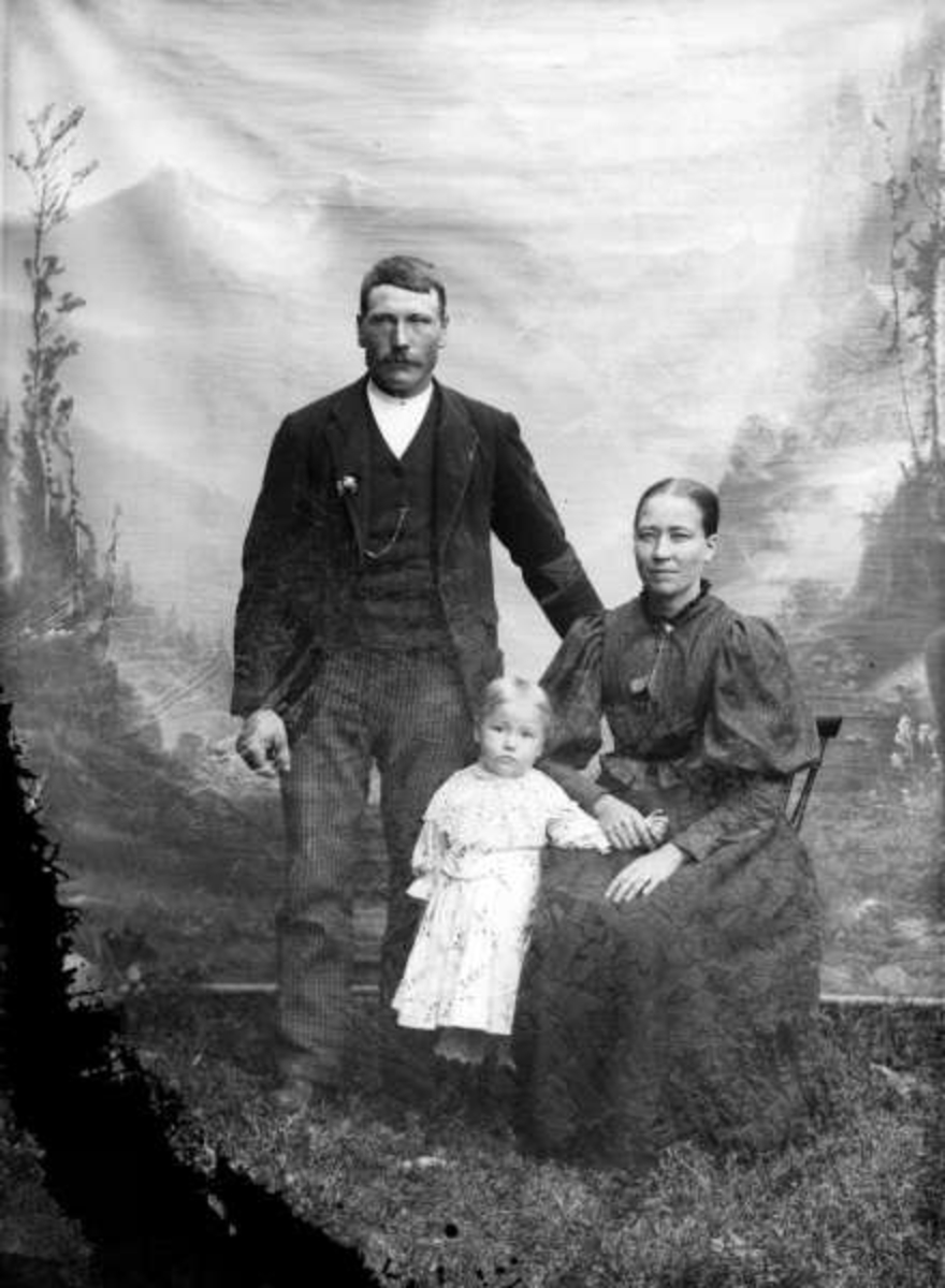 E. Linskov med familie.