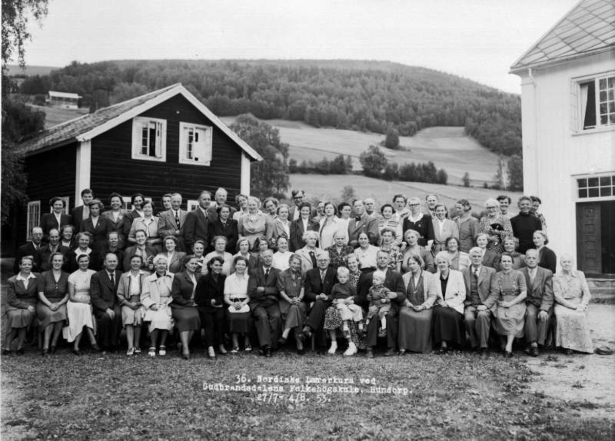Hundorp.Gudbrandsdalens Folkehøgskule. Det 36. nordiske lærarkurs. 1953.