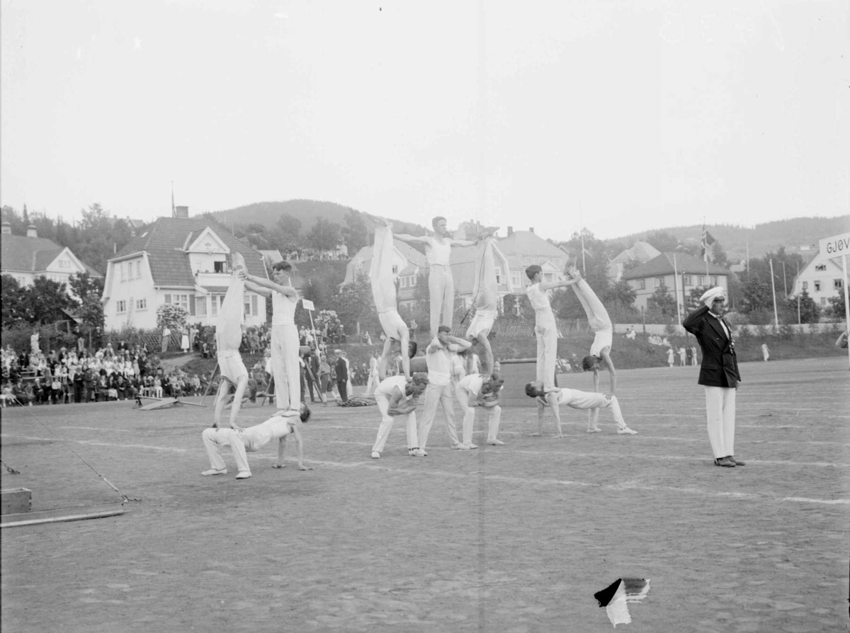 Turnstevne Sportsplassen 1933. Gutter. Publikum.
