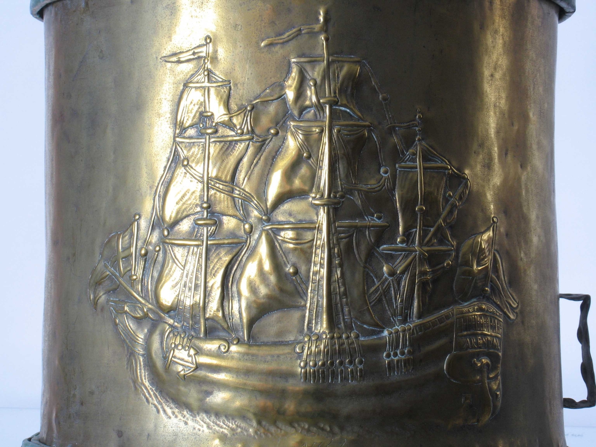 Fregatten, seilskuten som er Arendal bys våpen. 