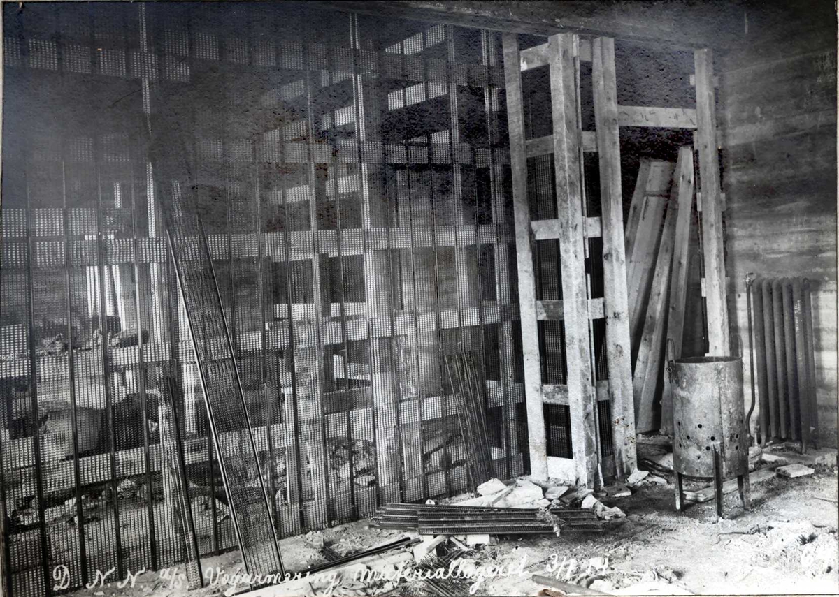 "03/01-1914" Nitriden, armeringer og forskalinger i bygning for materiallager, verksteder og kontor.