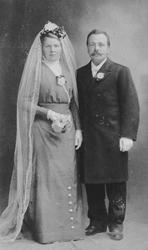 Hilda Kristine, født Solberg og Hans Anton Thoug, gift 3/5-1