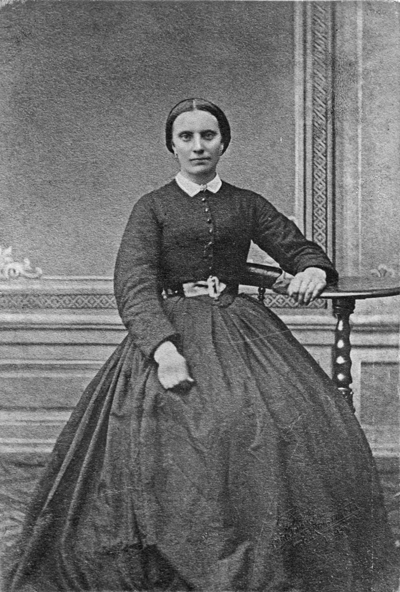 Helfigur portrett, Maren Dorthea Rasmussdtr. f.1848, d.1900.