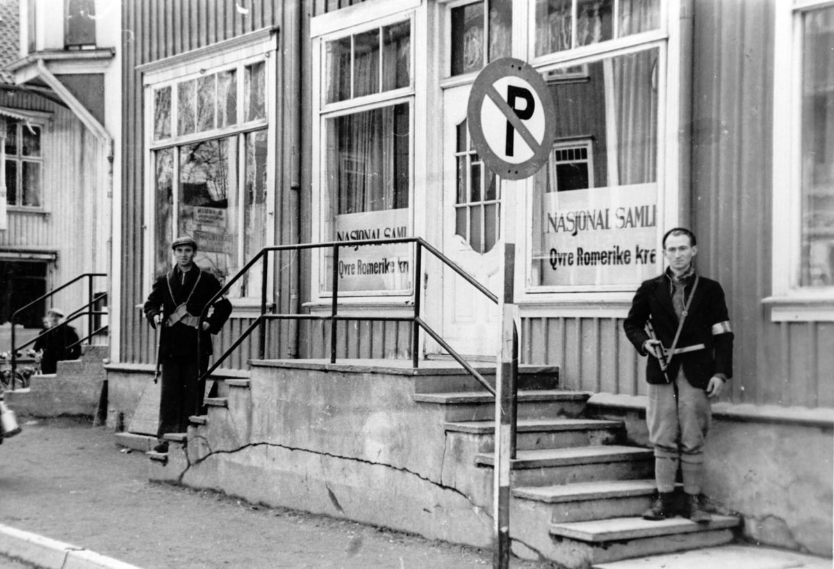 Eidsvoll, foran NS`s kontor for Øvre Romerike.