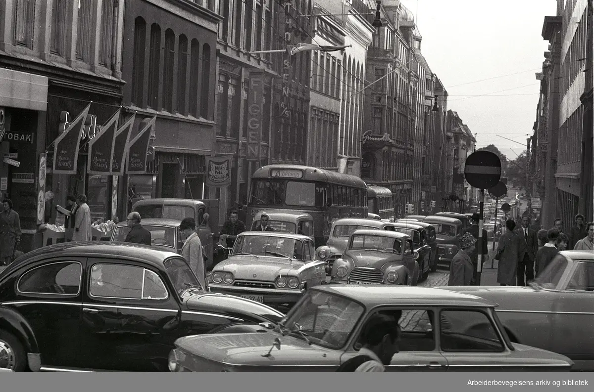 Biltrafikk i Kirkegata, september 1963