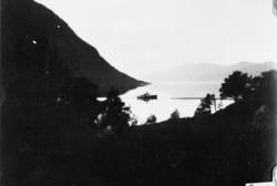 Fjorddampen D/S Eira på veg fra Eresfjord til Eidsvåg. Eira 