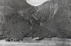 Sandgrovskaret sett fra Utigard.."Norsk natur Otte Heliograv
