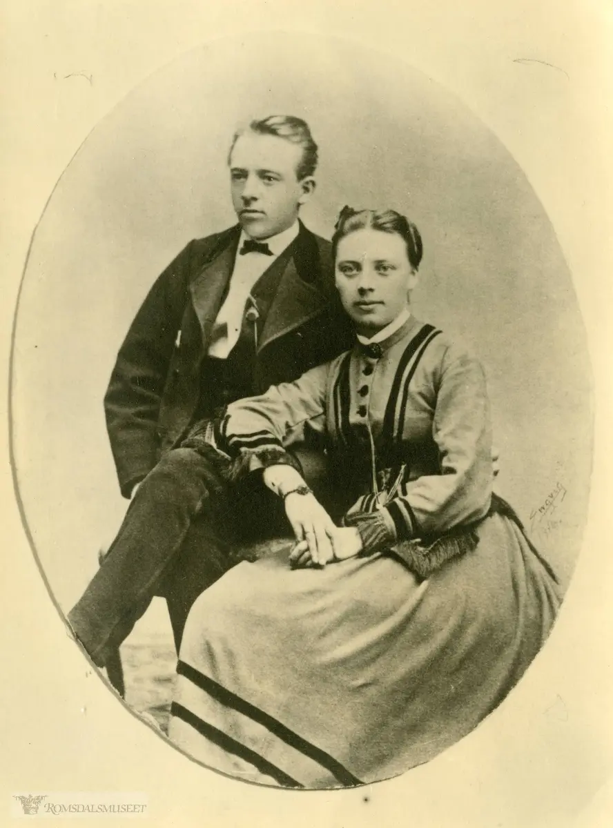 Rasmus Parelius f.1849 d.1883 og hustru Eline Johanne f.1853 d.1935 som nygifte.