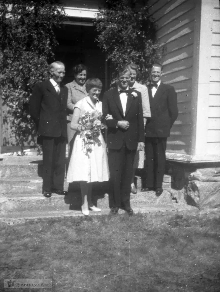 Fra bryllupet til Jonette Oppigard f.25.05.1934 og Arne Helmerstuen, Jevnaker f.30.03.1932.