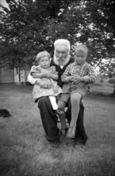 (A012)."tatt hos Hukkelberg"