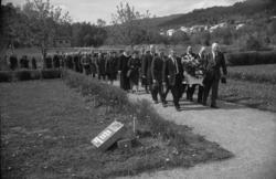 "Forsommeren 1964. Gravferd Fiksdal.".Muligens gravferden ti