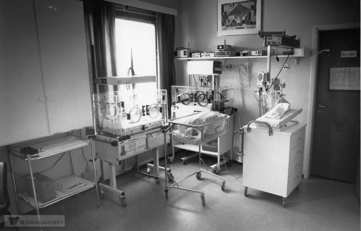Fødeavdelingen ved fylkessjukehuset i Molde..(trykt i RB 01.06.1989, 18.05.1990)